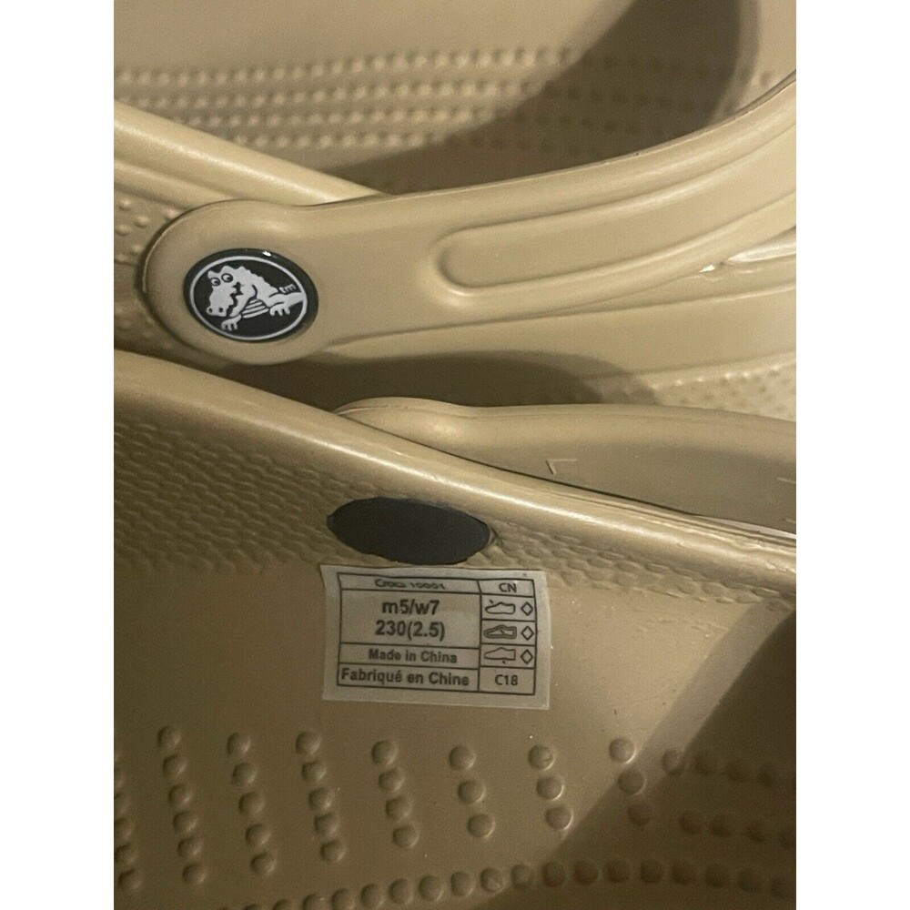 Crocs Classic Clog Sandals, beige Mens 5 - Women’s 7- RARE color - Picture 3 of 16